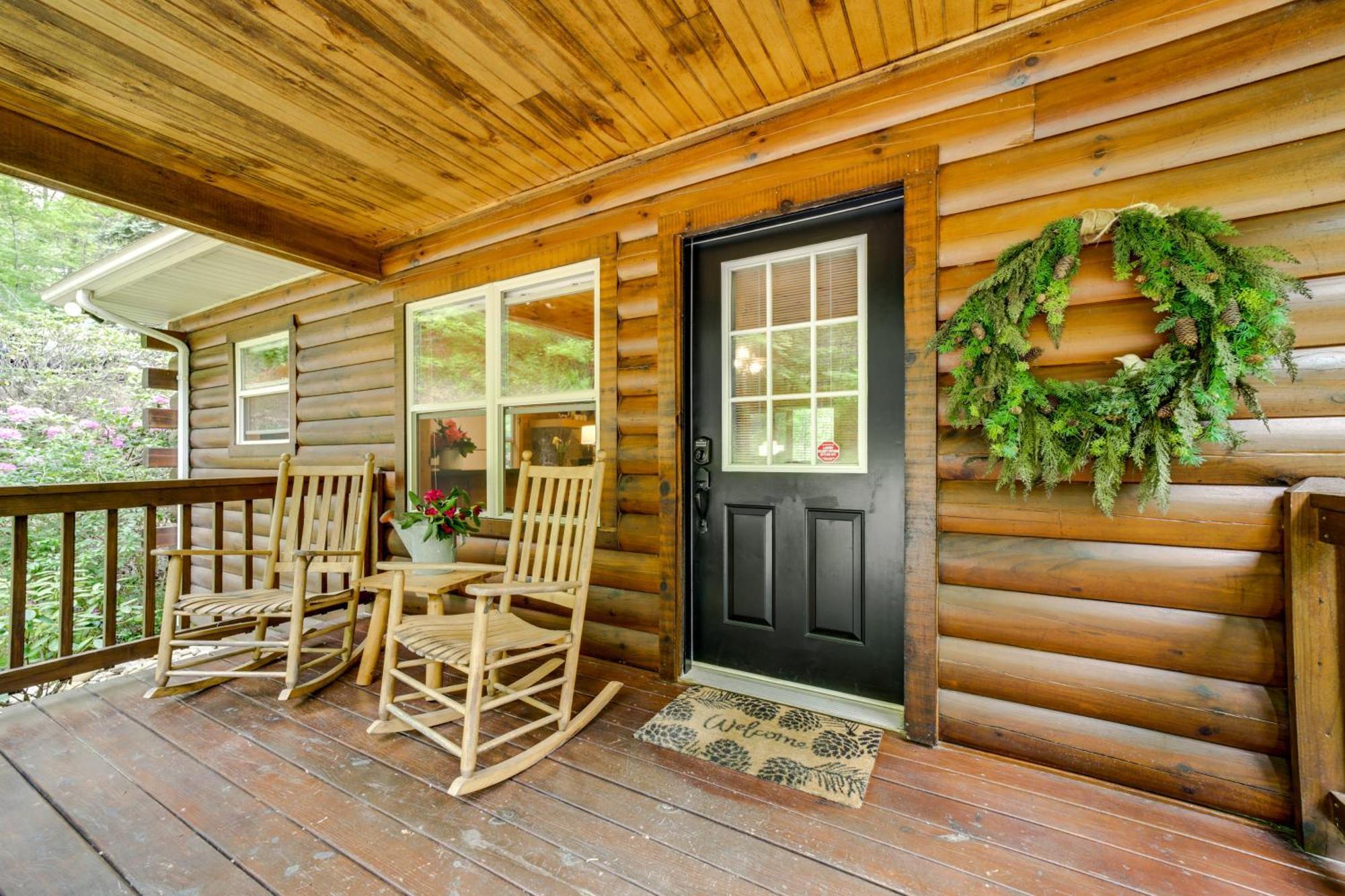 Peaceful Smoky Mountain Cabin With Deck And Fire Pit! Villa Waynesville Exterior photo