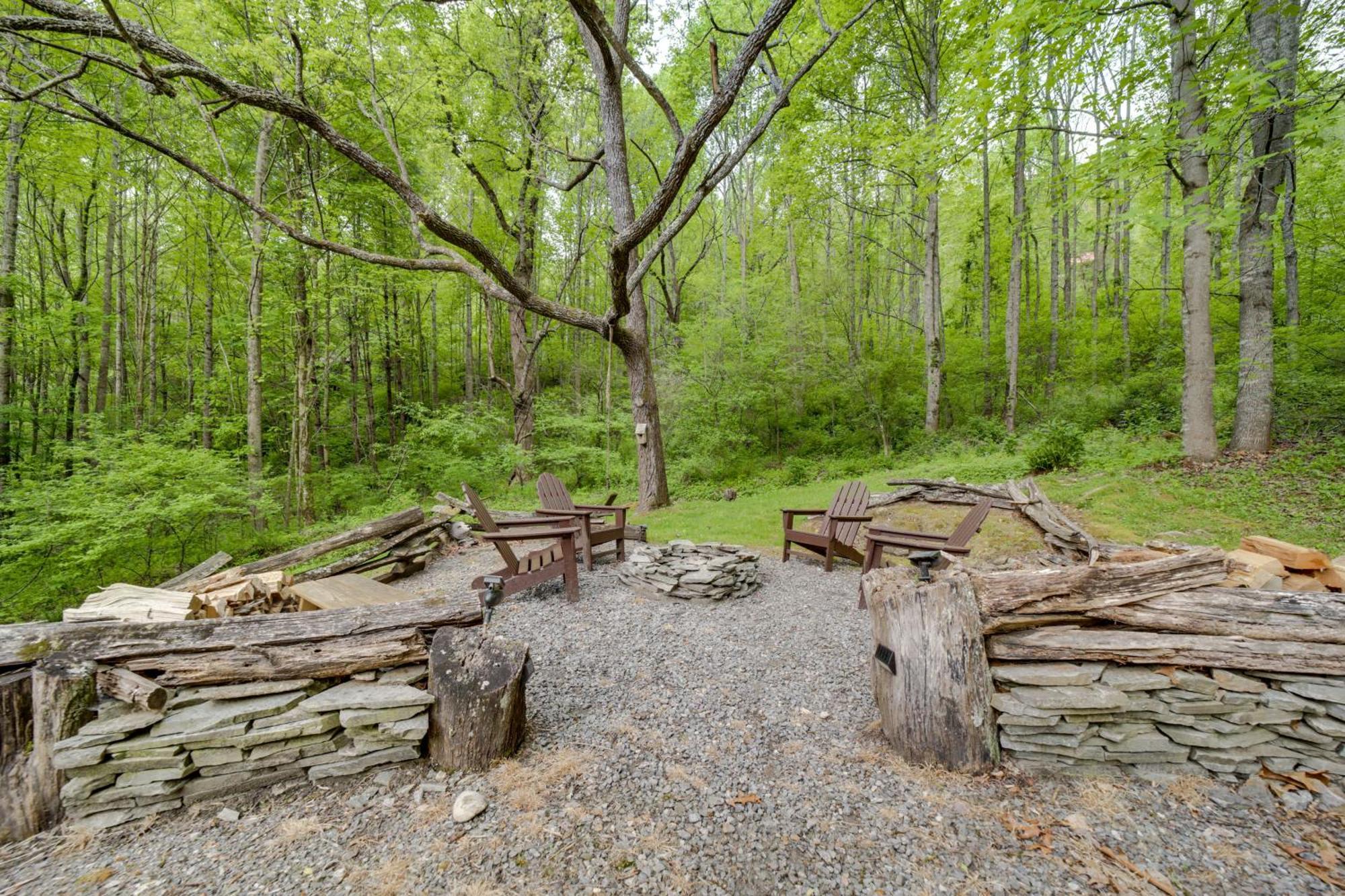 Peaceful Smoky Mountain Cabin With Deck And Fire Pit! Villa Waynesville Exterior photo