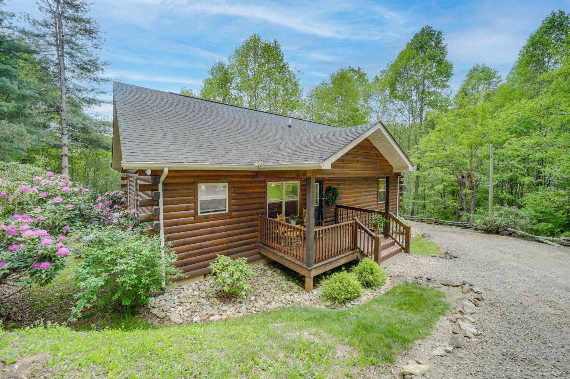 Peaceful Smoky Mountain Cabin With Deck And Fire Pit! Villa Waynesville Exterior photo