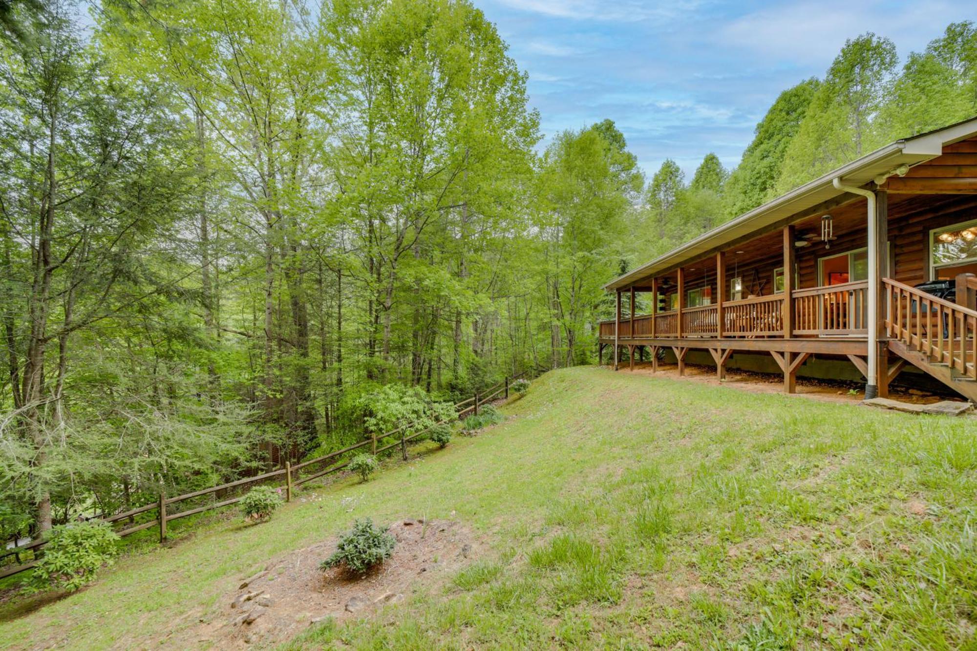 Peaceful Smoky Mountain Cabin With Deck And Fire Pit! Villa Waynesville Exterior photo