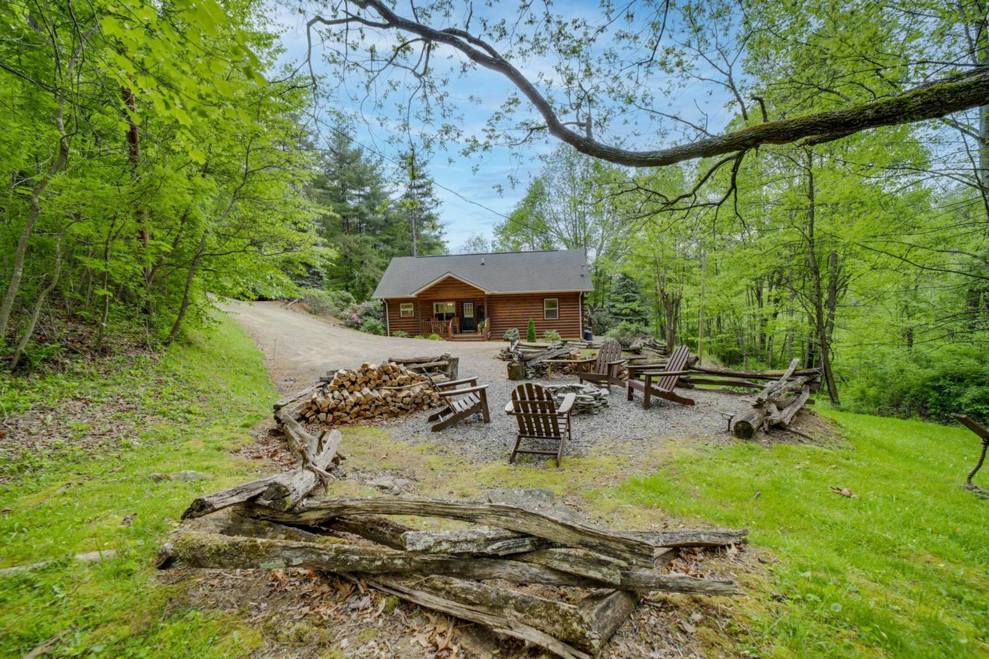 Peaceful Smoky Mountain Cabin With Deck And Fire Pit! Villa Waynesville Exterior photo