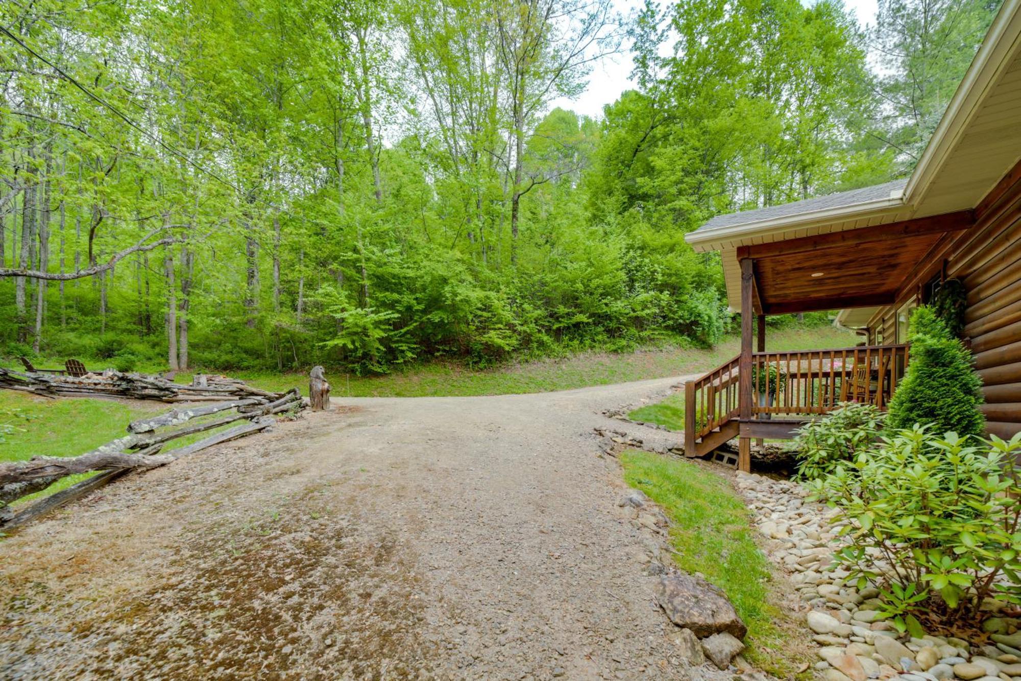 Peaceful Smoky Mountain Cabin With Deck And Fire Pit! Villa Waynesville Exterior photo